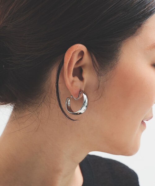 Demi-Luxe BEAMS(デミルクス ビームス)の「クレセント ムーン イヤリング .M(イヤリング・レディース・シルバー/ゴールド・ONE SIZE)」の3枚目の写真