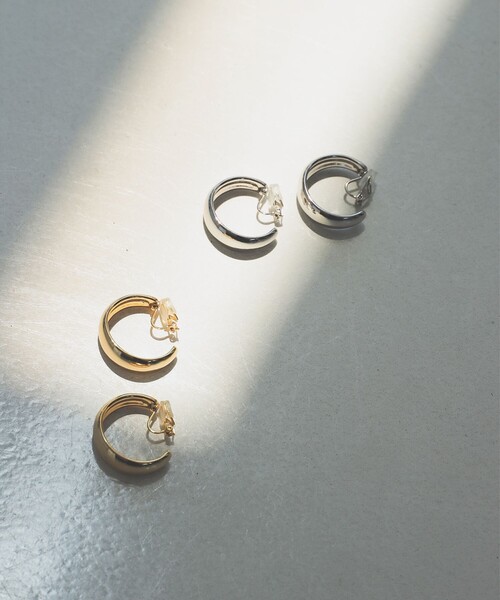 Demi-Luxe BEAMS(デミルクス ビームス)の「クレセント ムーン イヤリング .M(イヤリング・レディース・シルバー/ゴールド・ONE SIZE)」の5枚目の写真