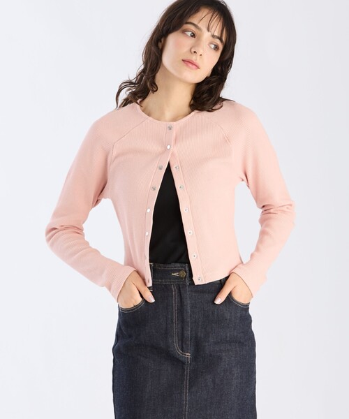 To b. by agnes b.(トゥービーバイアニエスベー)の「ワッフル コンパクト ロングスリーブ カーディガン(カーディガン/ボレロ・レディース・ピンク・40/38)」の3枚目の写真