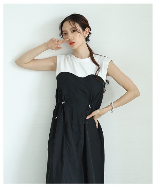 Sawa a la mode(サワアラモード)の「カットドッキングナイロンワンピース(ワンピース・レディース・モカ/ブラック×ホワイト・FREE)」の13枚目の写真