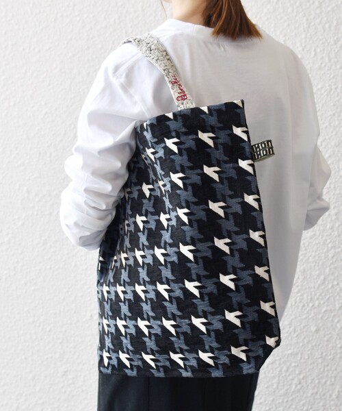 BINDU（ビンドゥー）の「【SHIPS any別注】BINDU: ジャカード 千鳥 トート バッグ（トートバッグ・レディース・ブラック/ベージュ・ONE SIZE）」の14枚目の写真