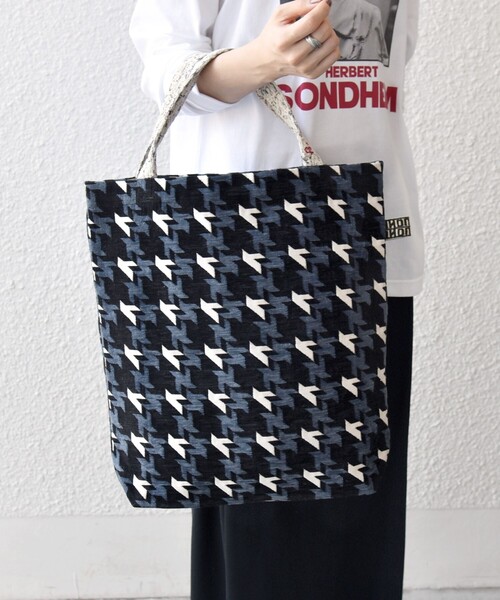 BINDU（ビンドゥー）の「【SHIPS any別注】BINDU: ジャカード 千鳥 トート バッグ（トートバッグ・レディース・ブラック/ベージュ・ONE SIZE）」の15枚目の写真