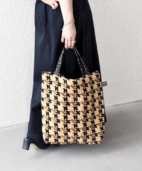 BINDU（ビンドゥー）の「【SHIPS any別注】BINDU: ジャカード 千鳥 トート バッグ（トートバッグ・レディース・ブラック/ベージュ・ONE SIZE）」の19枚目の写真