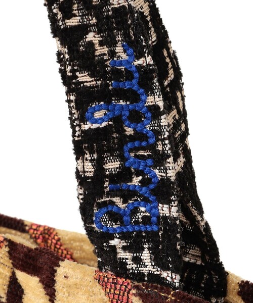 BINDU（ビンドゥー）の「【SHIPS any別注】BINDU: ジャカード 千鳥 トート バッグ（トートバッグ・レディース・ブラック/ベージュ・ONE SIZE）」の5枚目の写真