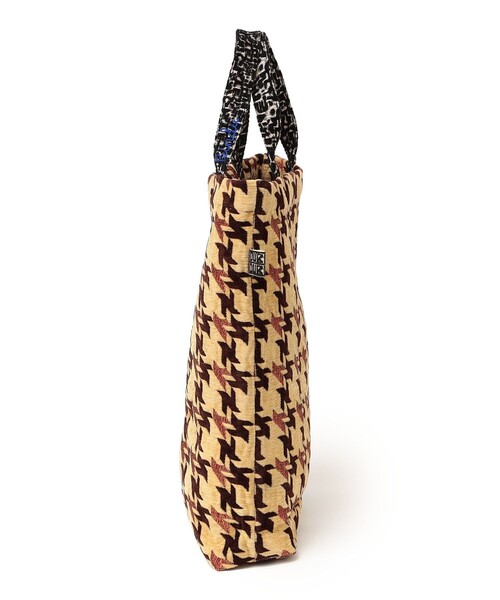 BINDU（ビンドゥー）の「【SHIPS any別注】BINDU: ジャカード 千鳥 トート バッグ（トートバッグ・レディース・ブラック/ベージュ・ONE SIZE）」の6枚目の写真