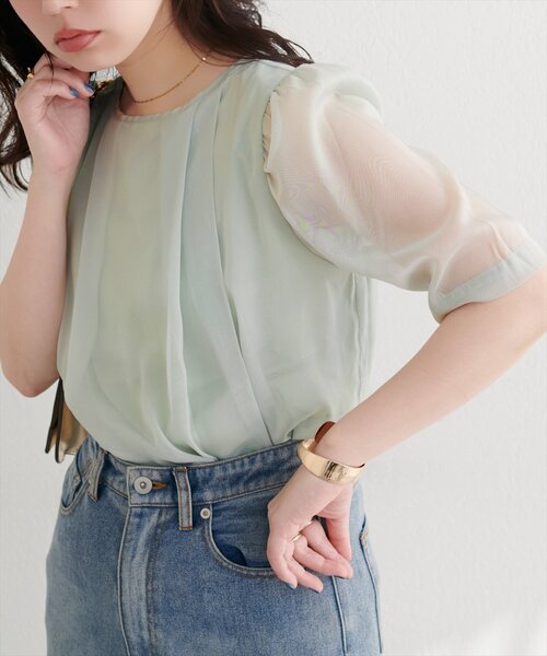 natural couture(ナチュラルクチュール)の「【WEB限定】ほんのりラメシアータックプリーツブラウス(シャツ/ブラウス・レディース・グレー/オフホワイト/ピンク/ミント/オレンジ/ブラック・FREE)」の4枚目の写真