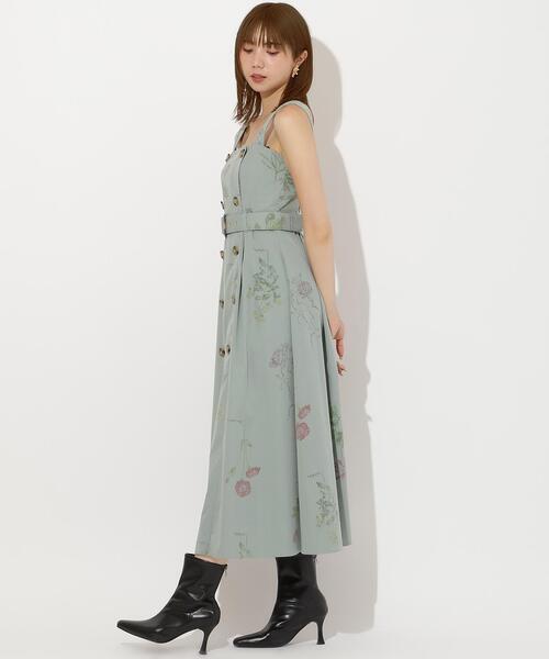 AND COUTURE(アンドクチュール)の「オータムフラワートレンチジャンスカ(ジャンパースカート・レディース・ベージュ/グリーン・FREE)」の7枚目の写真