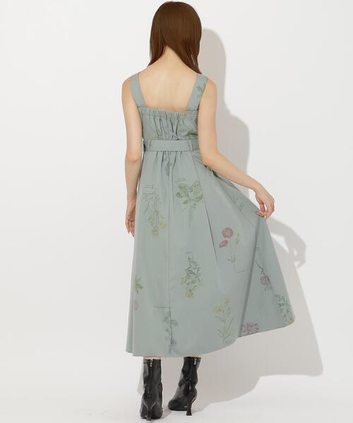 AND COUTURE(アンドクチュール)の「オータムフラワートレンチジャンスカ(ジャンパースカート・レディース・ベージュ/グリーン・FREE)」の8枚目の写真