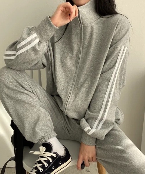 SHEPP(シープ)の「ライントラックジャージ/セットアップ 2点セット(ジャージ・レディース・ブラック/グレー・L/XL)」の1枚目の写真
