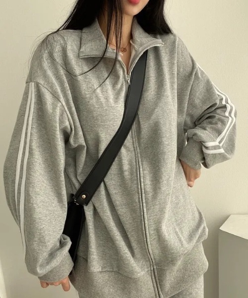 SHEPP(シープ)の「ライントラックジャージ/セットアップ 2点セット(ジャージ・レディース・ブラック/グレー・L/XL)」の6枚目の写真