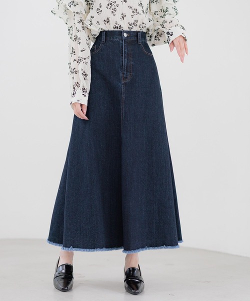 Andemiu（アンデミュウ）の「デニムフレアロングスカート579830（デニムスカート・レディース・ネイビー/ブルー・SMALL/MEDIUM）」の2枚目の写真