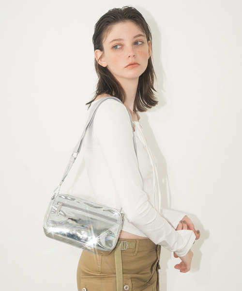 LeSportsac（レスポートサック）の「MIR E/W PHONE CROSSBODY スペッキオ（ショルダーバッグ・レディース・シルバー・FREE）」の9枚目の写真