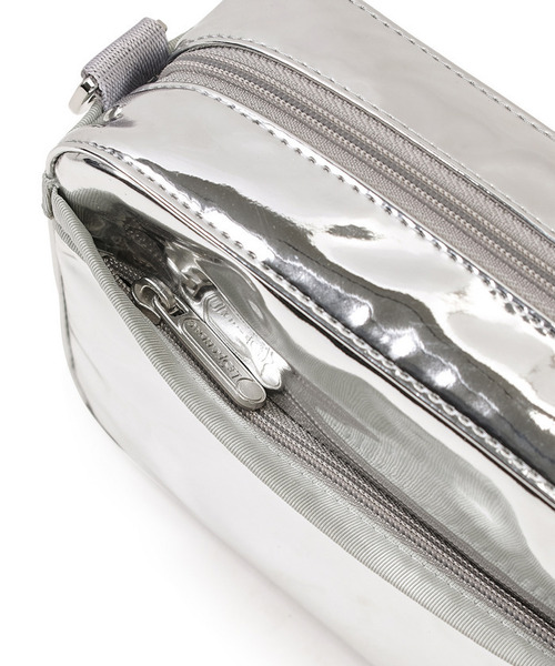 LeSportsac（レスポートサック）の「MIR E/W PHONE CROSSBODY スペッキオ（ショルダーバッグ・レディース・シルバー・FREE）」の4枚目の写真