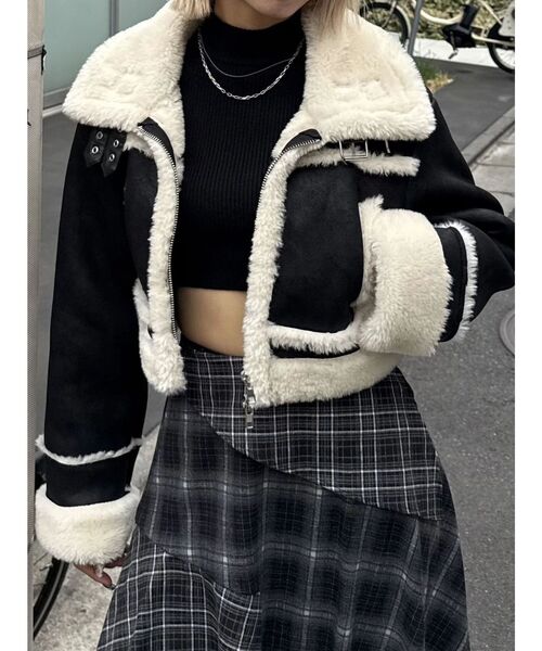 EMODA（エモダ）の「ショートフェイクムートンブルゾン（ブルゾン・レディース・ブラウン/ブラック/その他/アイボリー・FREE）」の3枚目の写真