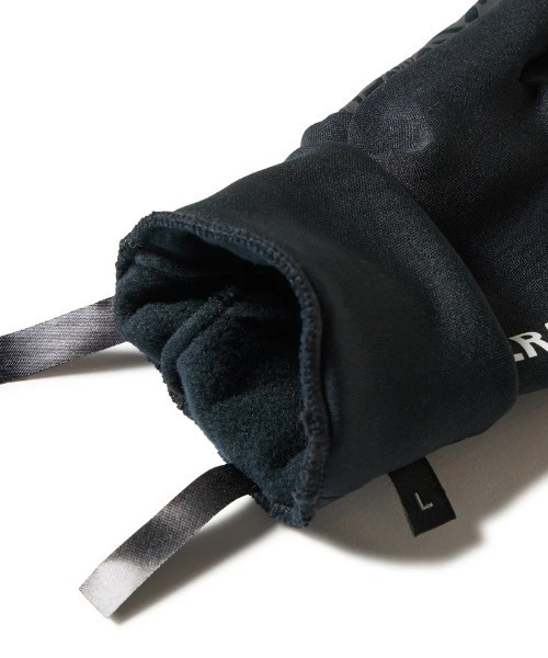 NEW ERA(ニューエラ)の「NEW ERA/ニューエラ 手袋 イータッチ フリース ウォーマーグローブ 防寒 ブラック 14675879/14675881(手袋・メンズ・ブラック×ホワイト/ブラック×ブラック・L/M)」の4枚目の写真