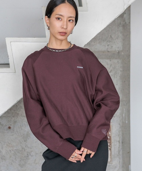 HEREIAM（ヘレイアム）の「【HEREIAM】ユニセックス/毎年人気！ワッペンロゴクルーネックトレーナー（スウェット・レディース・ホワイト/ブラック/ブラウン/アクア・MEDIUM/LARGE）」の18枚目の写真