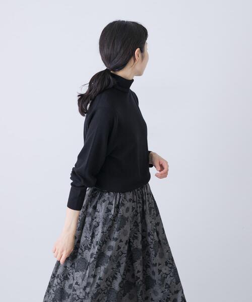 かぐれ（カグレ）の「ウールハイゲージタートルネック（ニット/セーター・レディース・チャコールグレー/アイボリー/ブラック・FREE）」の22枚目の写真