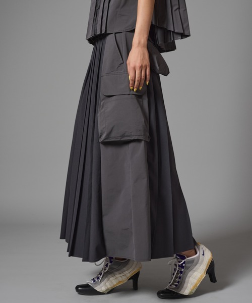 NON TOKYO(ノントーキョー)の「NON TOKYO/ノントーキョー/2WAYマルチポケットプリーツスカート(スカート・レディース・ブラック/グレー/レッド・1/2)」の2枚目の写真