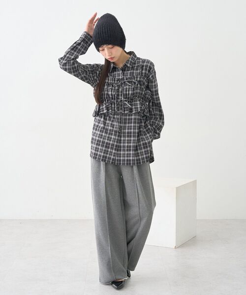 earth music&ecology(アースミュージックアンドエコロジー)の「SET2点チェック柄シャーリングビスチェ+シャツ(シャツ/ブラウス・レディース・ブラウン/ボルドー/ブラック・F)」の8枚目の写真