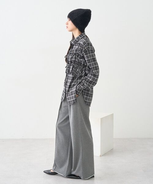 earth music&ecology(アースミュージックアンドエコロジー)の「SET2点チェック柄シャーリングビスチェ+シャツ(シャツ/ブラウス・レディース・ブラウン/ボルドー/ブラック・F)」の9枚目の写真