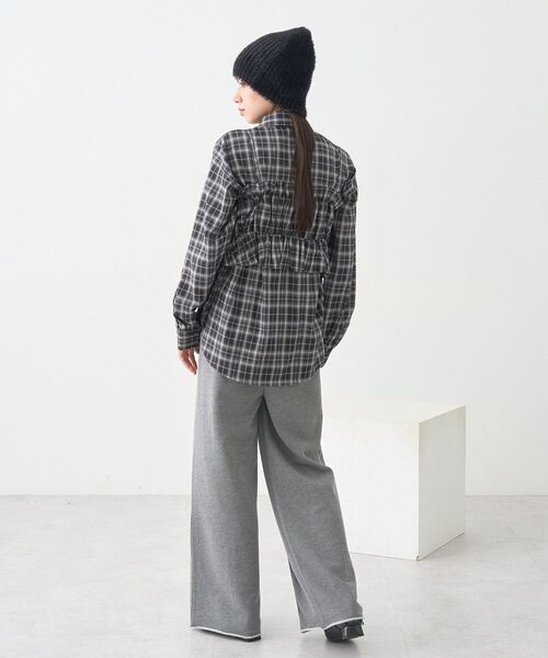 earth music&ecology(アースミュージックアンドエコロジー)の「SET2点チェック柄シャーリングビスチェ+シャツ(シャツ/ブラウス・レディース・ブラウン/ボルドー/ブラック・F)」の10枚目の写真