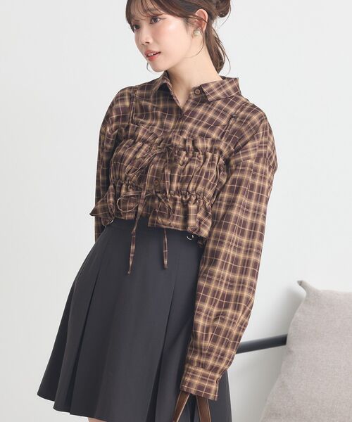earth music&ecology(アースミュージックアンドエコロジー)の「SET2点チェック柄シャーリングビスチェ+シャツ(シャツ/ブラウス・レディース・ブラウン/ボルドー/ブラック・F)」の14枚目の写真