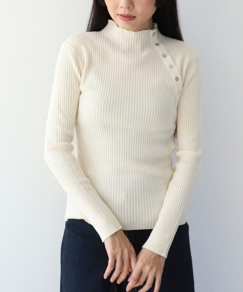 Three Four Time（ｽﾘｰﾌｫｰﾀｲﾑ）の「ボトルネックアシメデザインリブニット（ニット/セーター・レディース・アイボリー/ブラック/その他/グレー/ブルー・FREE）」の2枚目の写真