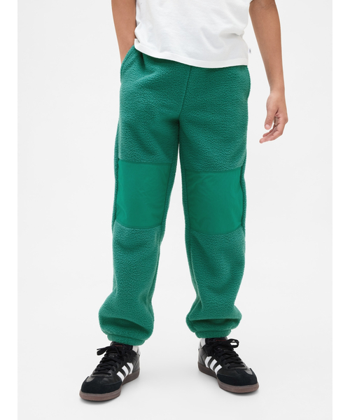 GAP(ギャップ)の「リラックスフィット ボアジョガーパンツ (キッズ)(スウェットパンツ・キッズ・グリーン/ブラック・160cm/150cm/140cm/130cm/120cm/110cm)」の1枚目の写真