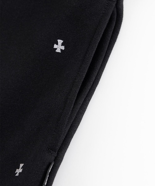 UNKNOWN LONDON(アンノウン・ロンドン)の「A'GEM/9 × .kom 『UNKNOWN LONDON/アンノウン ロンドン』 Tiny Cross Glitter Pullover Hoodie/タイクロス グリッター プルオーバーパーカー(パーカー・メンズ・オフホワイト/ブラック・L/XL)」の11枚目の写真
