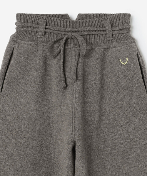 UNFIL（アンフィル）の「UNFIL | ラムズウール ベルテッドニットパンツ WOMEN（その他パンツ・レディース・ライトグレー/モカ・1）」の10枚目の写真