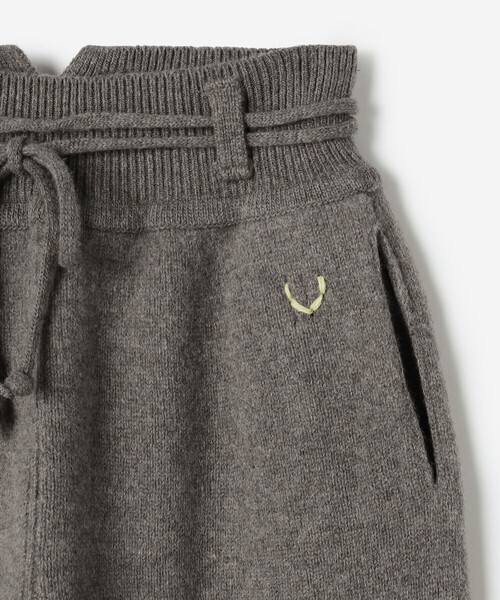 UNFIL（アンフィル）の「UNFIL | ラムズウール ベルテッドニットパンツ WOMEN（その他パンツ・レディース・ライトグレー/モカ・1）」の11枚目の写真