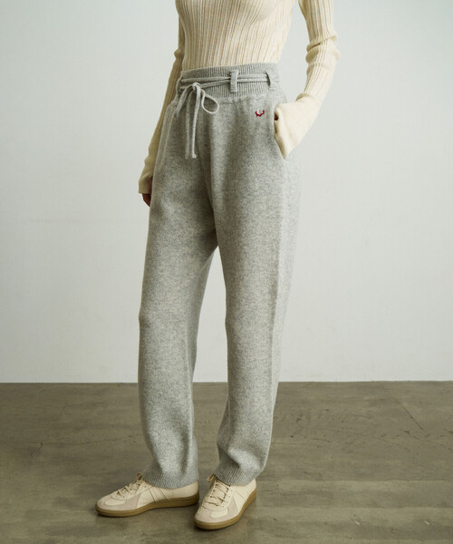 UNFIL（アンフィル）の「UNFIL | ラムズウール ベルテッドニットパンツ WOMEN（その他パンツ・レディース・ライトグレー/モカ・1）」の2枚目の写真