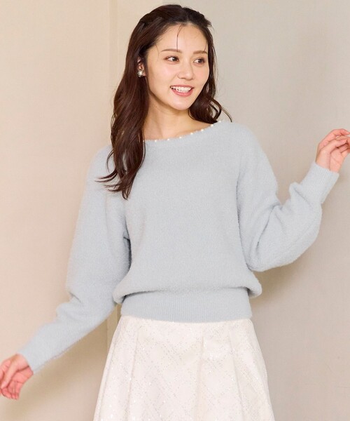 Feroux(フェルゥ)の「パール付きシャギー ニット(ニット/セーター・レディース・アイボリー系/スカイブルー系/レッド系・F)」の1枚目の写真