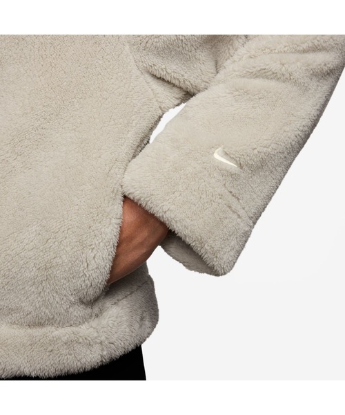 NIKE(ナイキ)の「ナイキ NIKE ナイキ NSW エッセンシャル SHERPA ジャケット(ブルゾン・レディース・ブラック/オフホワイト・S/M/L)」の4枚目の写真