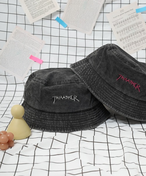 THRASHER（スラッシャー）の「THRASHER 手描きロゴ バケットハット HAT 帽子 男女兼用（ハット・メンズ・ピンク/パープル/ホワイト・FREE）」の2枚目の写真
