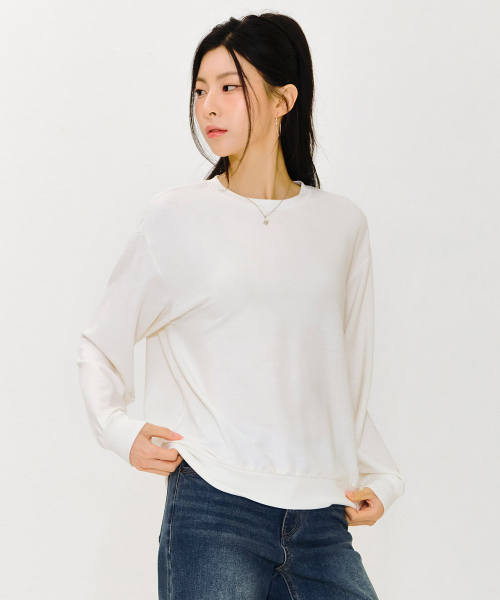 CHASECULT(チェイスカルト)の「レディースエッセンシャルデイリースウェットシャツ-アイボリー(スウェット・レディース・オートミール・85/90)」の2枚目の写真