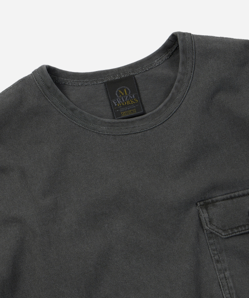 FRIZMWORKS(フリズムワークス)の「CIGARETTE POCKET PIGMENT DYEING TEE _ CHARCOAL(Tシャツ/カットソー・メンズ・その他・SMALL/MEDIUM/LARGE)」の3枚目の写真