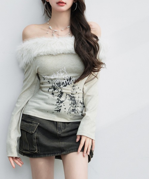 VEILA(ヴェイラ)の「フェイクファー×オフショルダートップス(Tシャツ/カットソー・レディース・グレー/ベージュ・フリー)」の11枚目の写真