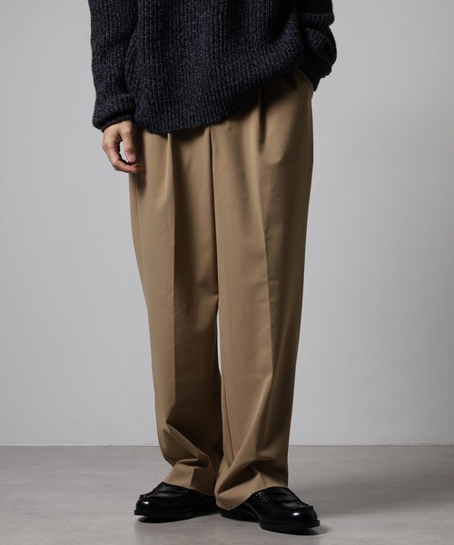 OMNES（オムネス）の「TRストレッチタックワイドパンツ（スラックス・メンズ・ベージュ/ピンクベージュ・L/M）」の2枚目の写真