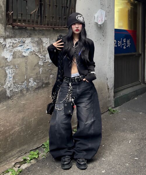 DAMISH(ダミシュ)の「クロスプリントカーブバルーンデニム_ブラック(デニムパンツ・レディース・ブラック・SMALL/MEDIUM/LARGE)」の7枚目の写真