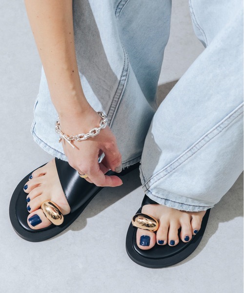 EVOL（イーボル）の「【軽量・クッション入り】メタルリングフラットトングサンダル JA5964（サンダル・レディース・ブラック/アイボリー/ブラウン/キャメル・S/M/L/LL）」の7枚目の写真