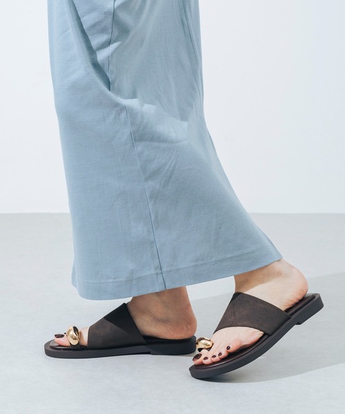 EVOL（イーボル）の「【軽量・クッション入り】メタルリングフラットトングサンダル JA5964（サンダル・レディース・ブラック/アイボリー/ブラウン/キャメル・S/M/L/LL）」の10枚目の写真