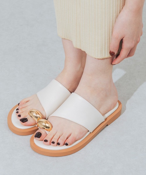 EVOL（イーボル）の「【軽量・クッション入り】メタルリングフラットトングサンダル JA5964（サンダル・レディース・ブラック/アイボリー/ブラウン/キャメル・S/M/L/LL）」の15枚目の写真