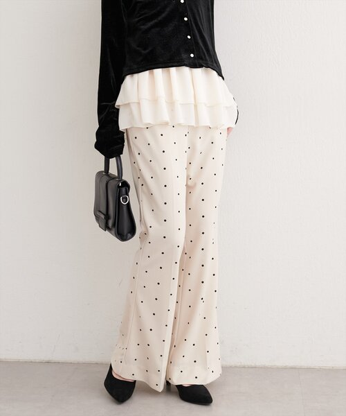 natural couture（ナチュラルクチュール）の「カットジョーゼットストレッチフレアヘムパンツ（その他パンツ・レディース・その他1/モカ/ブラック/アイボリー・FREE）」の4枚目の写真