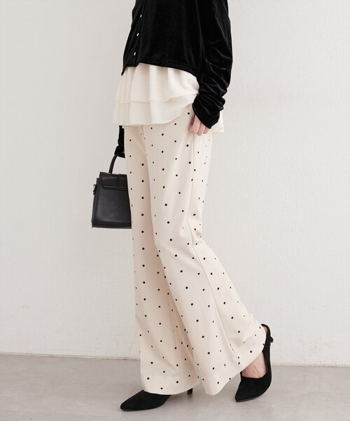 natural couture（ナチュラルクチュール）の「カットジョーゼットストレッチフレアヘムパンツ（その他パンツ・レディース・その他1/モカ/ブラック/アイボリー・FREE）」の6枚目の写真