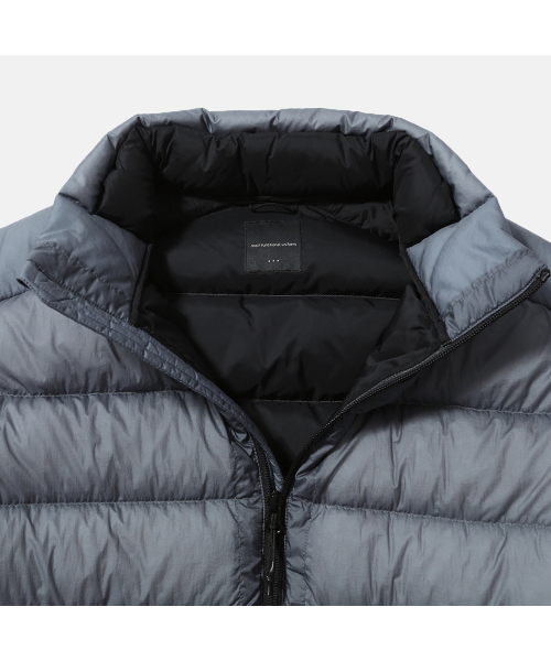 MOIF（モイフ）の「[AW25] HELIUM DOWN JACKET / SHEER DUSTY BLUE（ダウンジャケット/コート・メンズ・その他・1(S)/2(M)/3(L)）」の5枚目の写真