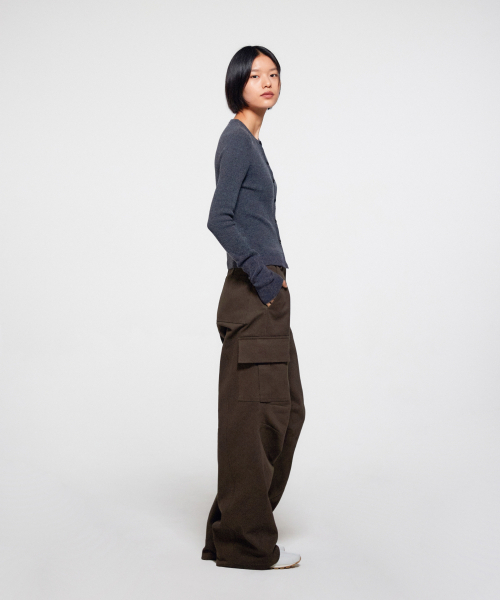 ERA（エラ）の「レディース ダイアゴナルカット カーゴパンツ - ブラウン（その他パンツ・レディース・その他・SMALL/MEDIUM）」の2枚目の写真