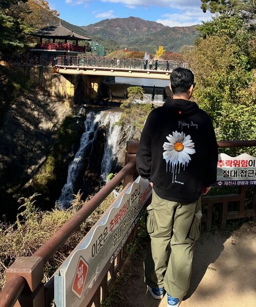BEOM(ボム)の「メルティングデイジー デニムオーバーサイズシャツ (ブルー)(シャツ/ブラウス・メンズ・その他・MEDIUM/LARGE)」の11枚目の写真