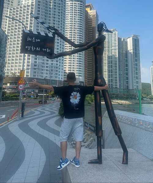 BEOM(ボム)の「メルティングデイジー デニムオーバーサイズシャツ (ブルー)(シャツ/ブラウス・メンズ・その他・MEDIUM/LARGE)」の6枚目の写真