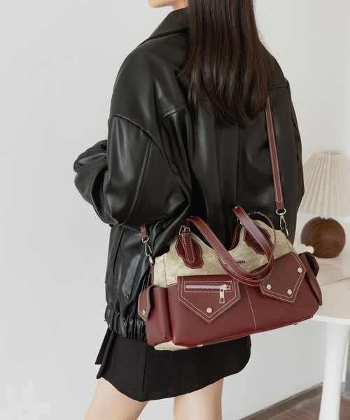 LA VORAGINE（ラ ヴォラジネ）の「アウトポケット配色バイカラー　2wayショルダーバッグ（ショルダーバッグ・レディース・ブラック/ワイン・FREE）」の2枚目の写真